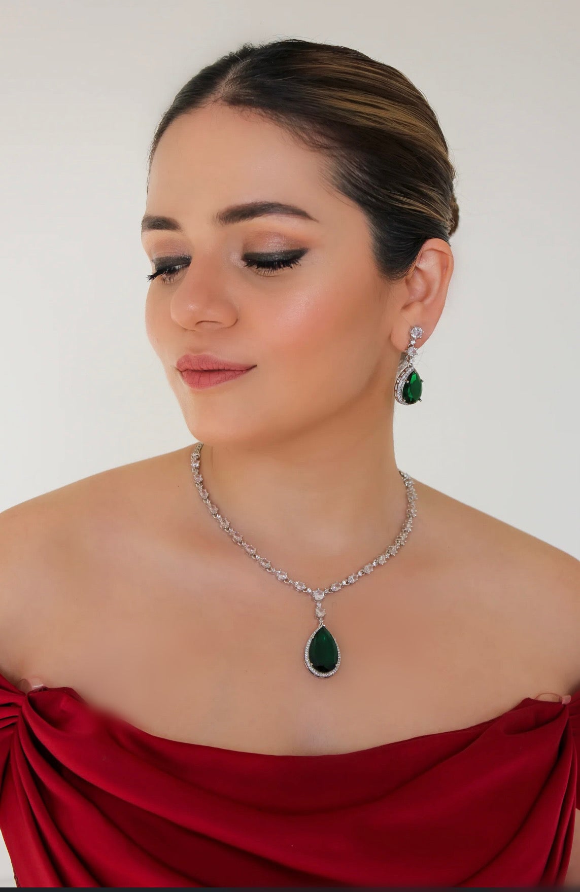 Roma Diamond Set with Earrings (Green)