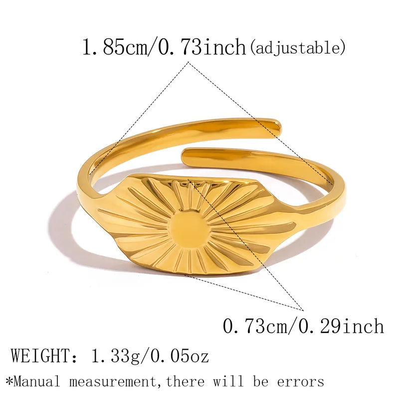 Helena gold signet ring with an engraved sunburst