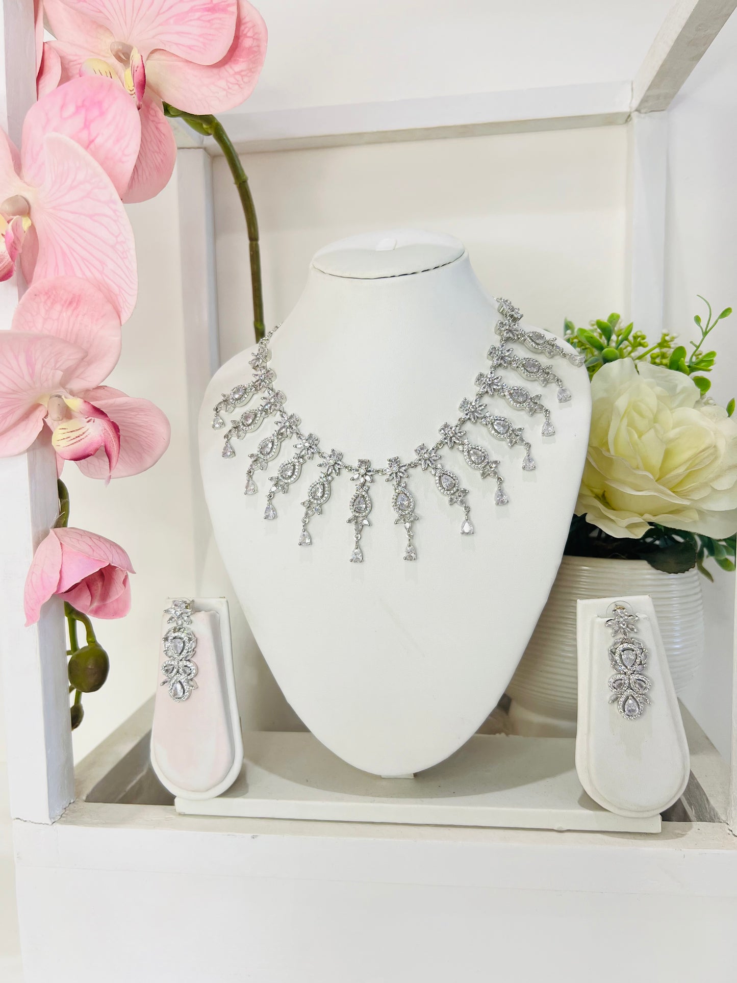 Vega Diamond Set with Earrings