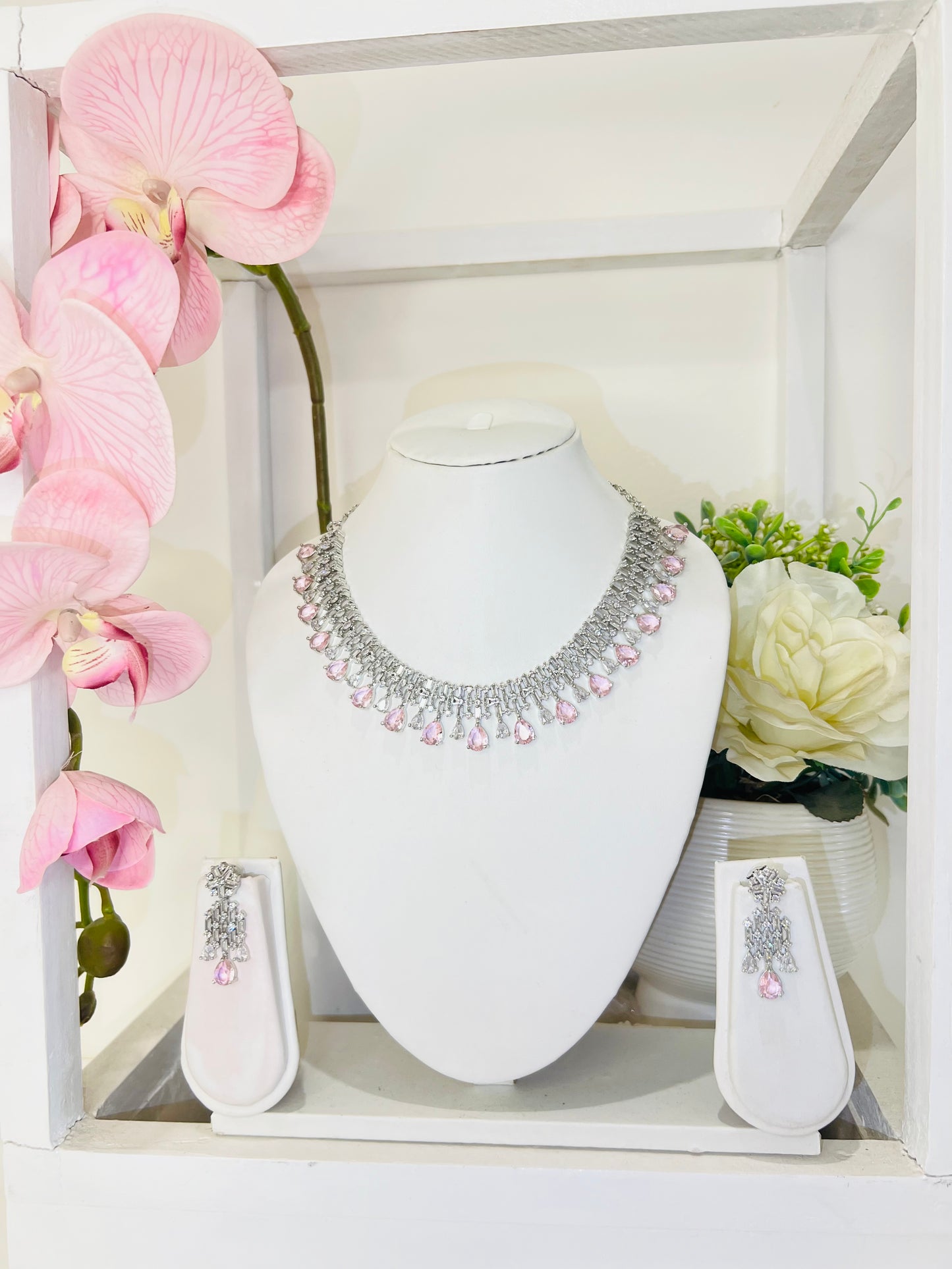 Felis Diamond Set with Earrings (Pink)