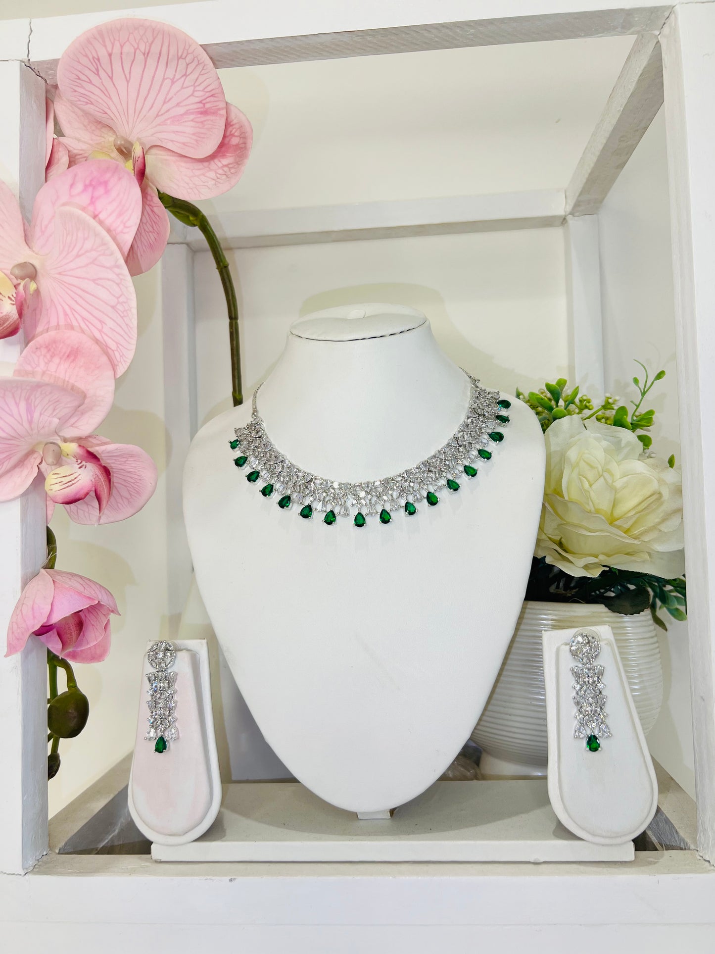 Maya Diamond Set with Earrings (Green)