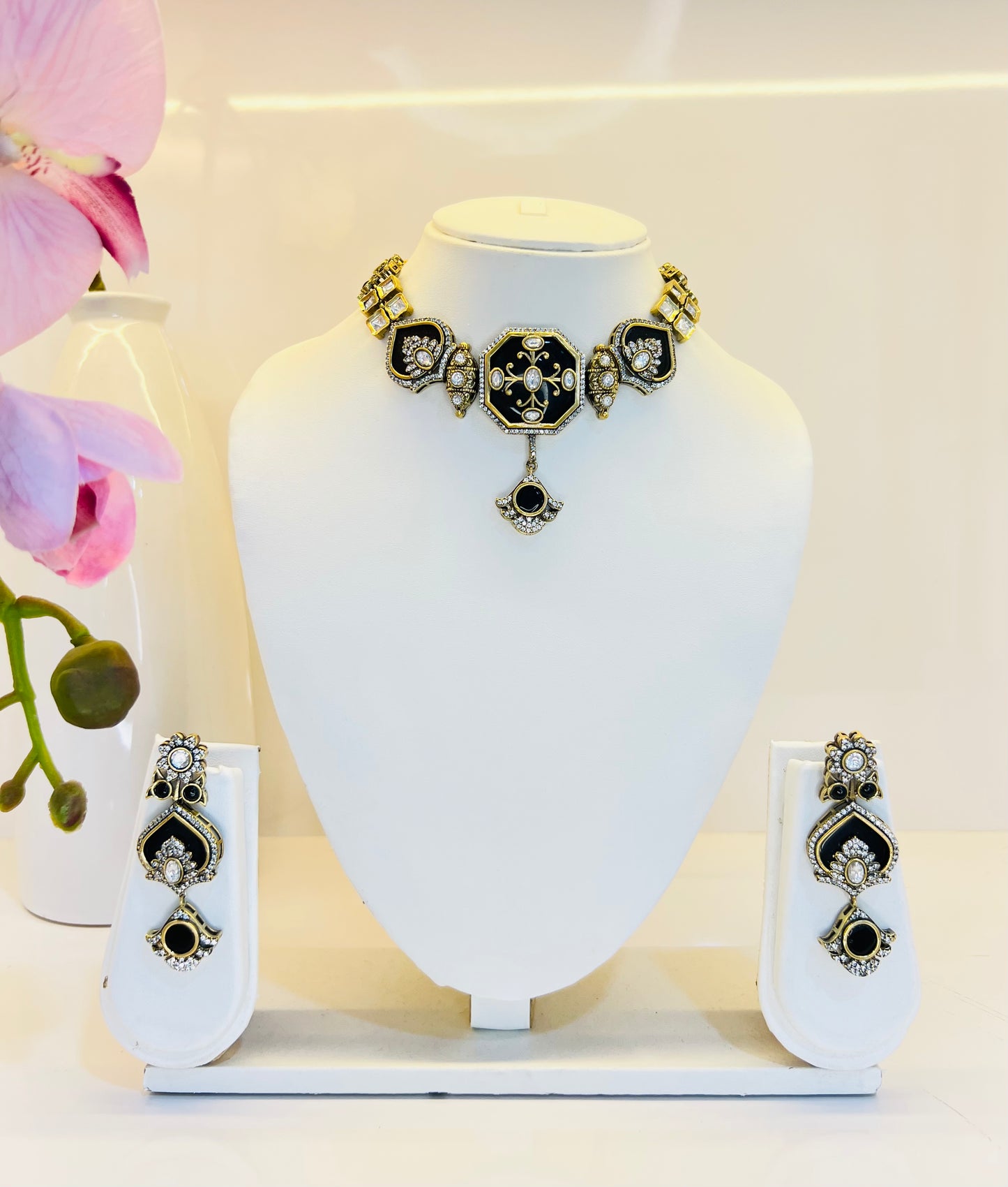 Anvesham Polki Kundan Choker set with Earrings (Black)