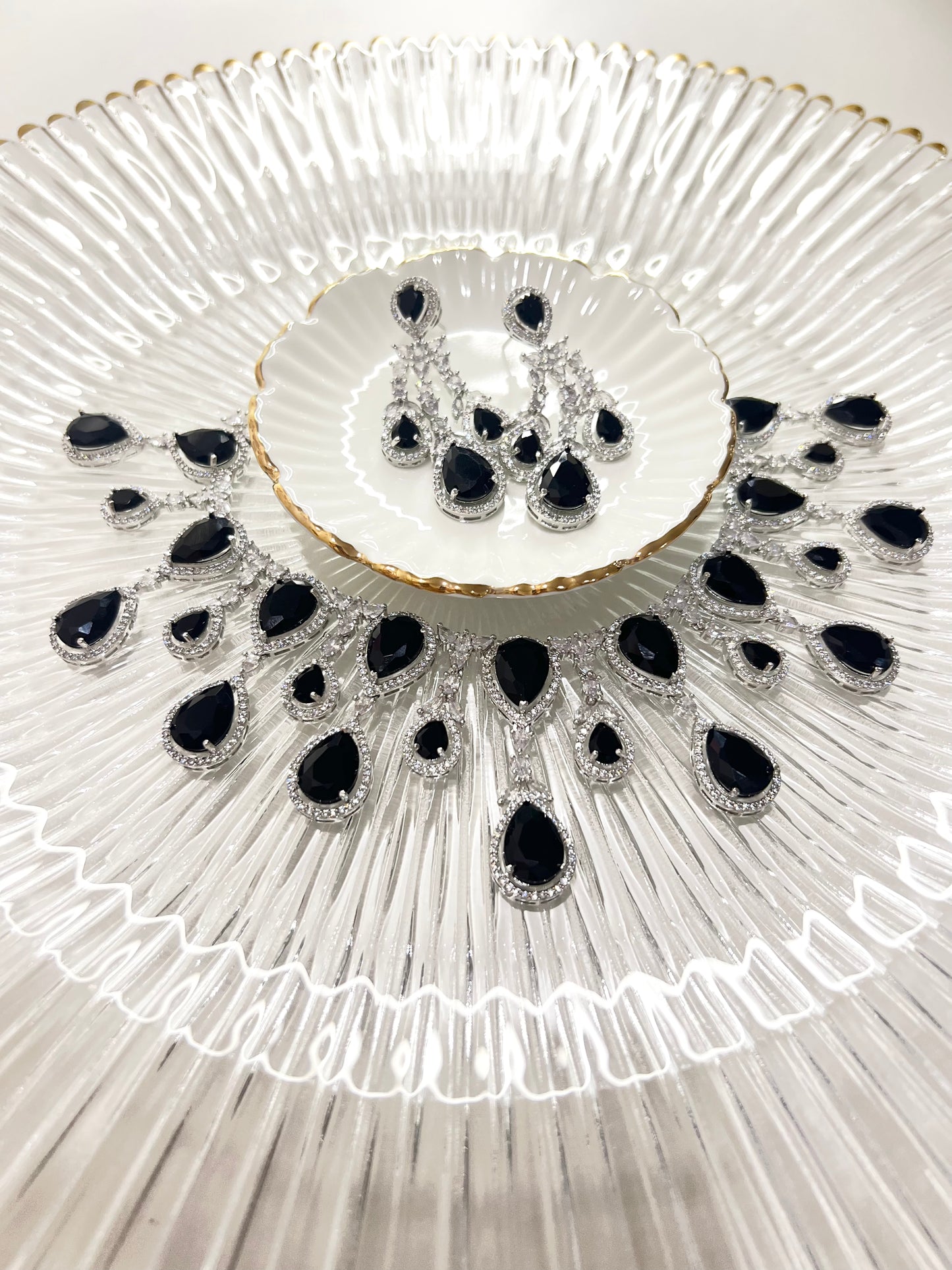 Black Beauty Diamond Set with Earrings (Black)