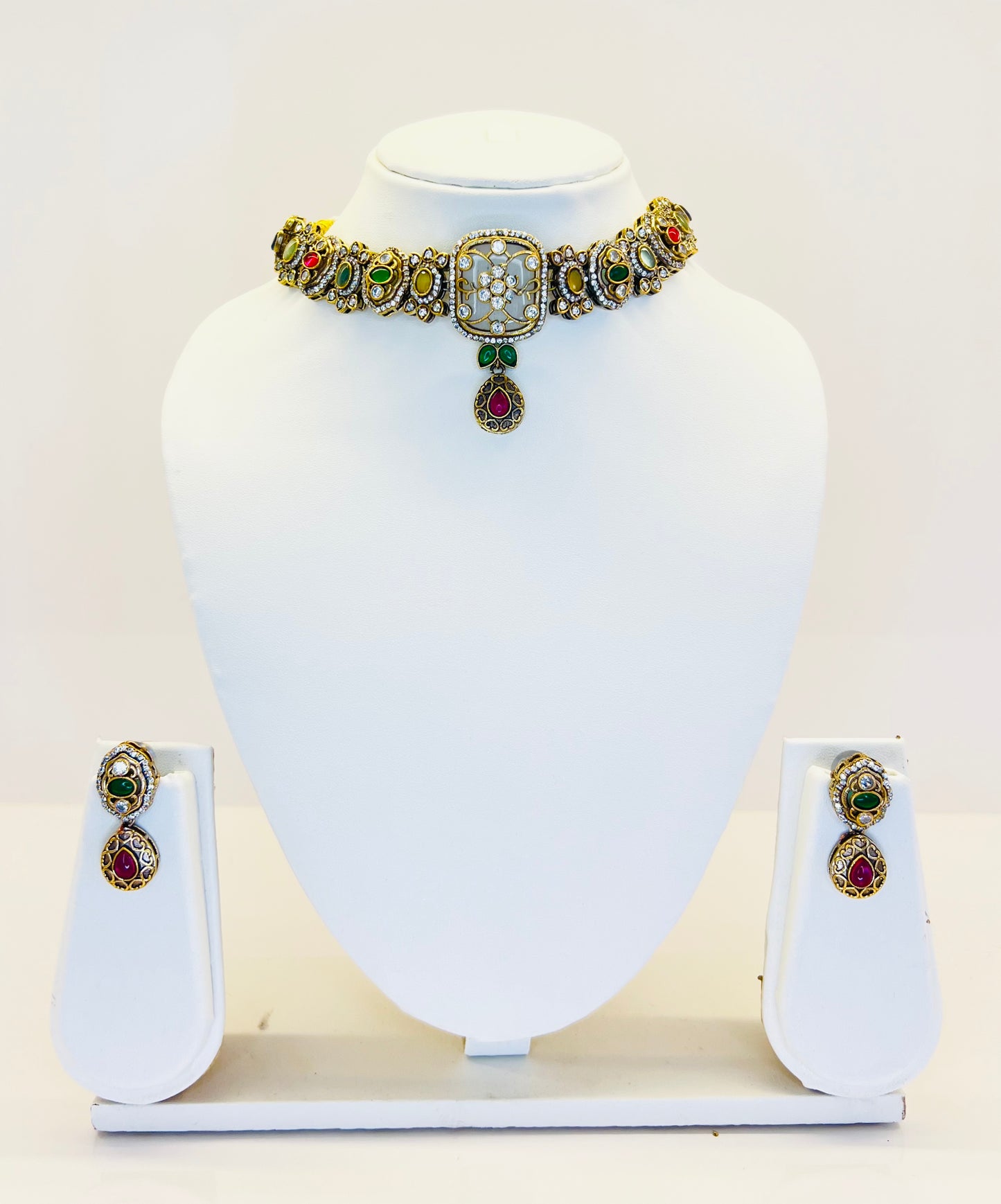 Dahlia Choker set with Earrings (Multicolour)