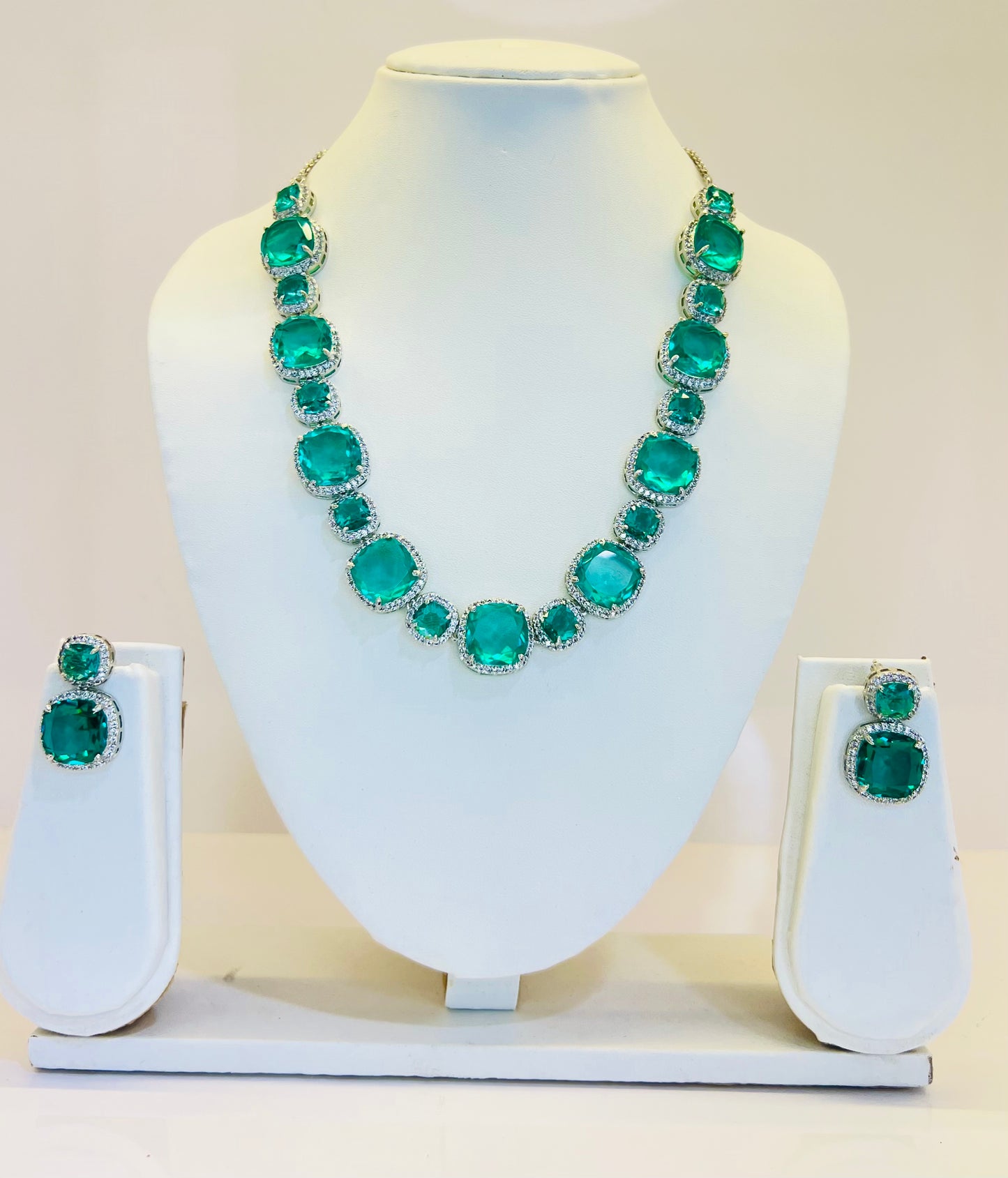 Savana Diamond Set with Earrings (Mint)