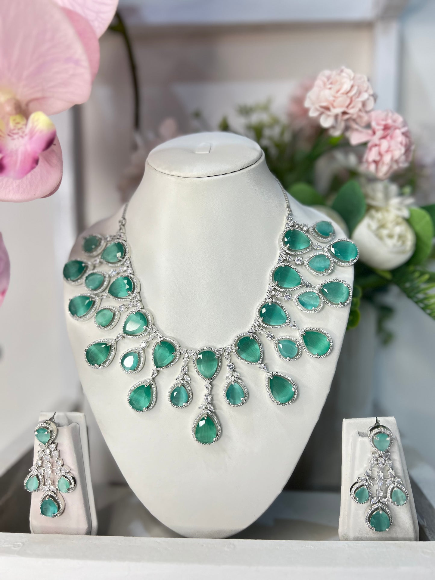 Monarch Diamond Set with Earrings (Mint)