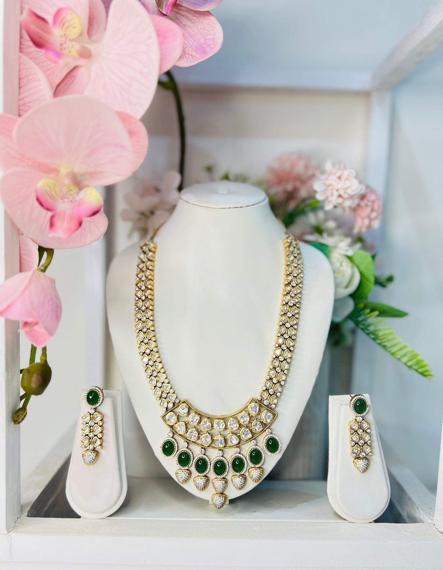 Majestique Polki Set with Earrings (Green)