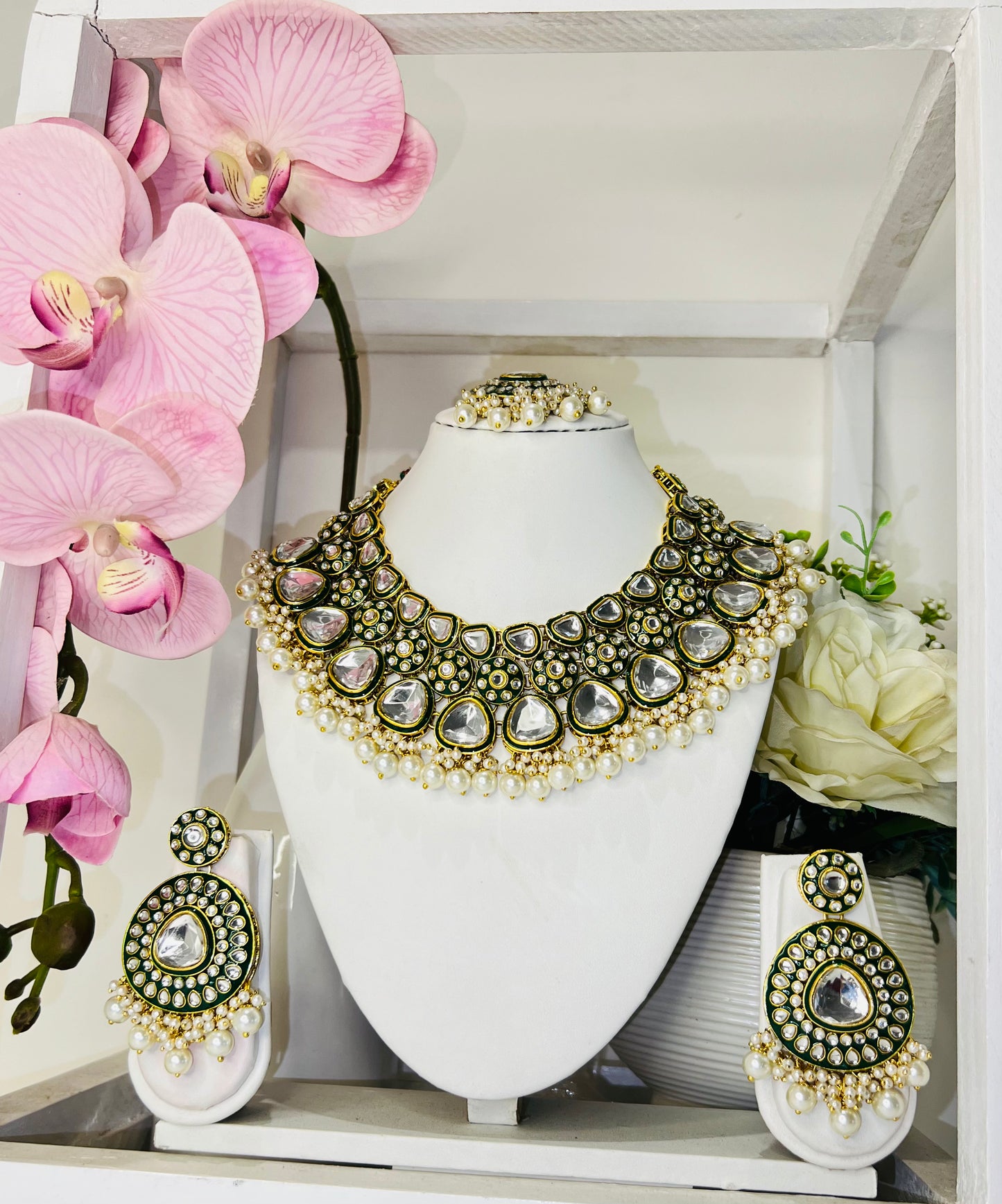 Ishya Kundan Set with Earrings and Maangtika (Green)