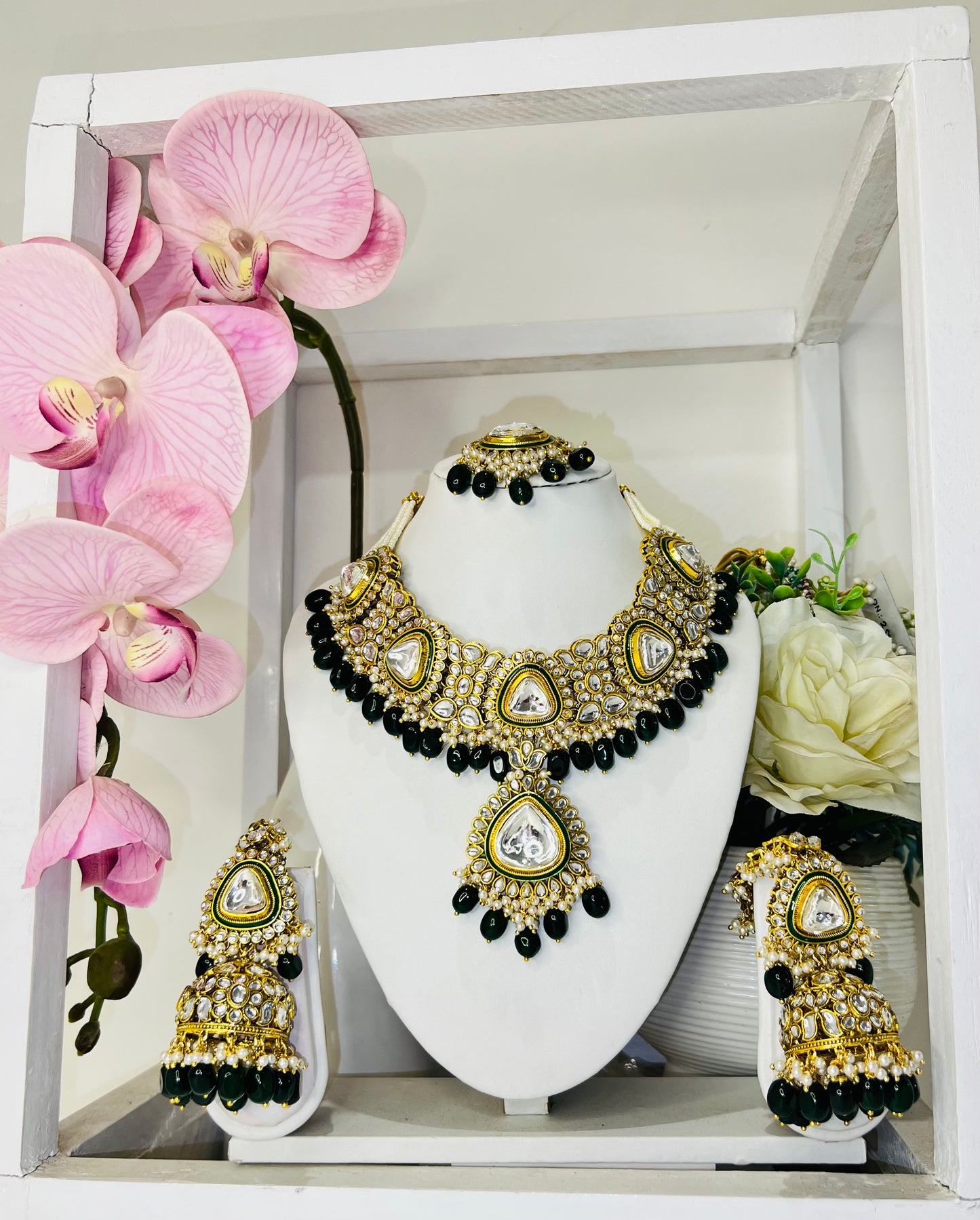 Kaveri Kundan Set with Earrings and Maangtika (Dark Green)