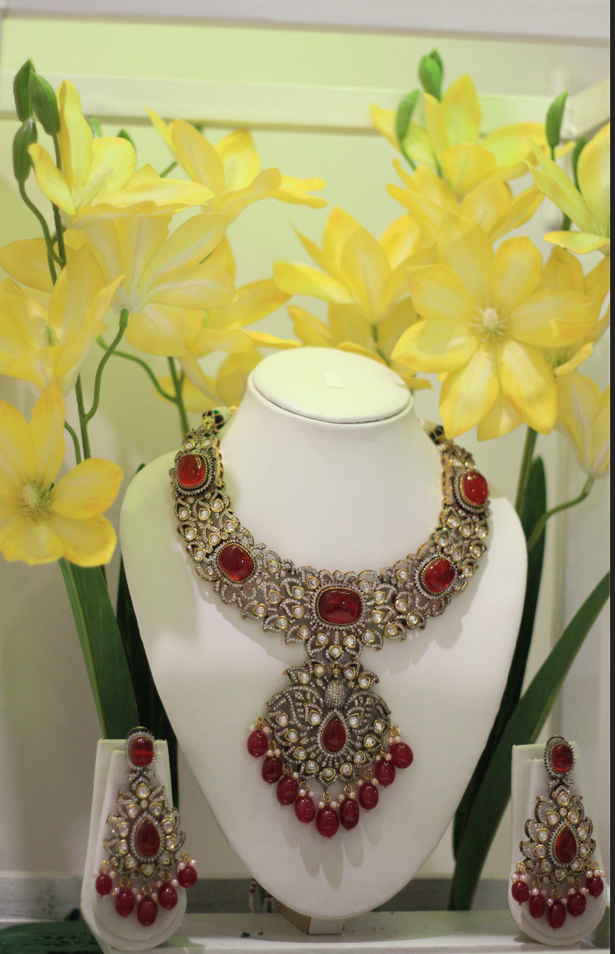 Victoria Polki Set with Earrings (Red)