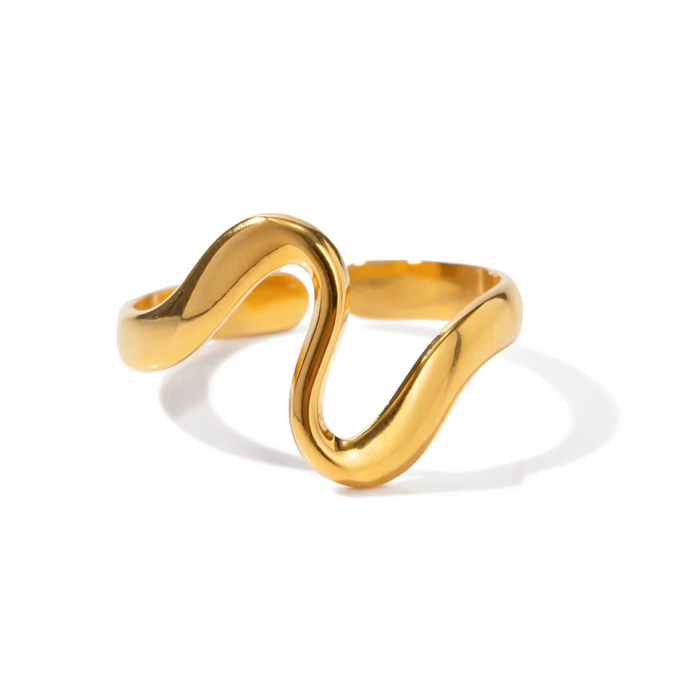 Skye sculpted gold S wave ring