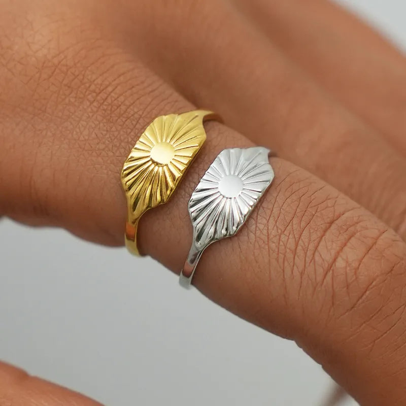Helena gold signet ring with an engraved sunburst, view 4