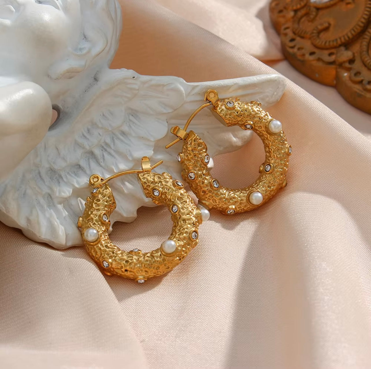 Pearly Crater Hoop Earrings