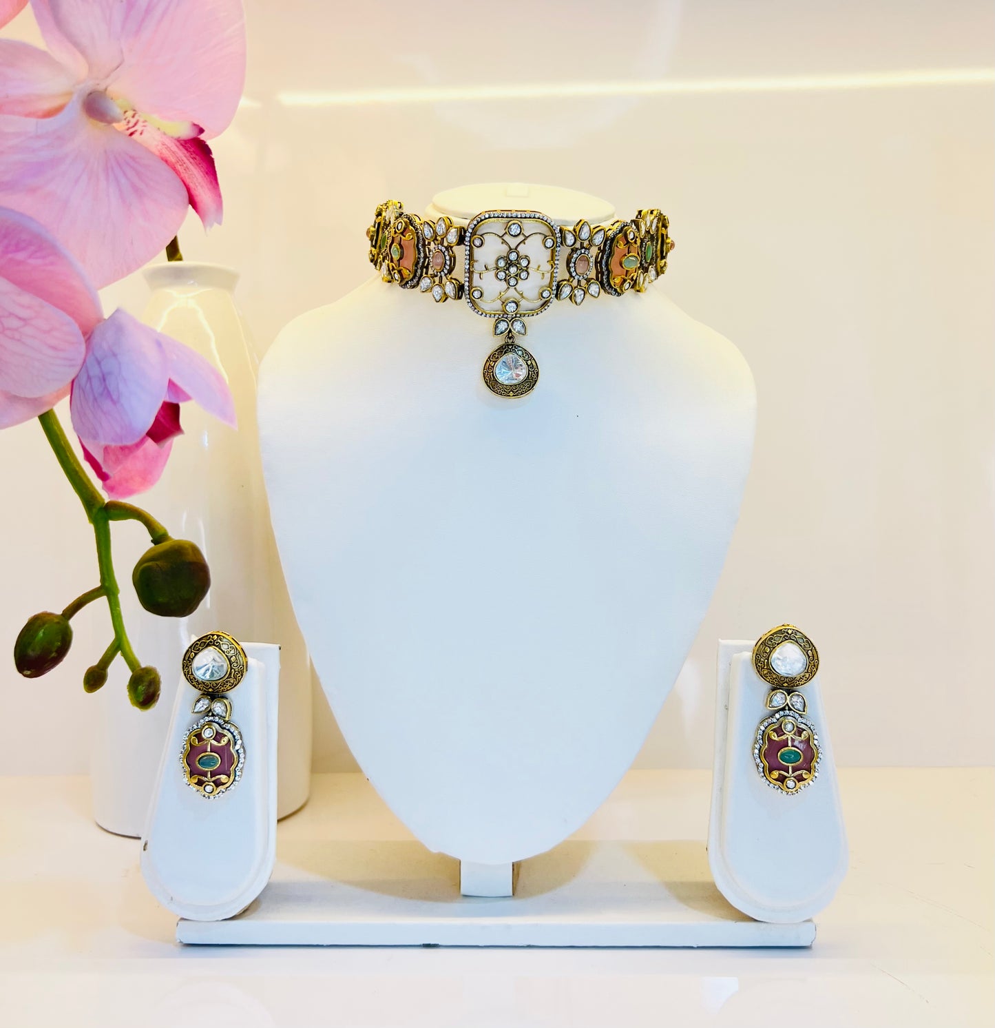 Veda Polki Kundan Choker set with Earrings (Multicolour)