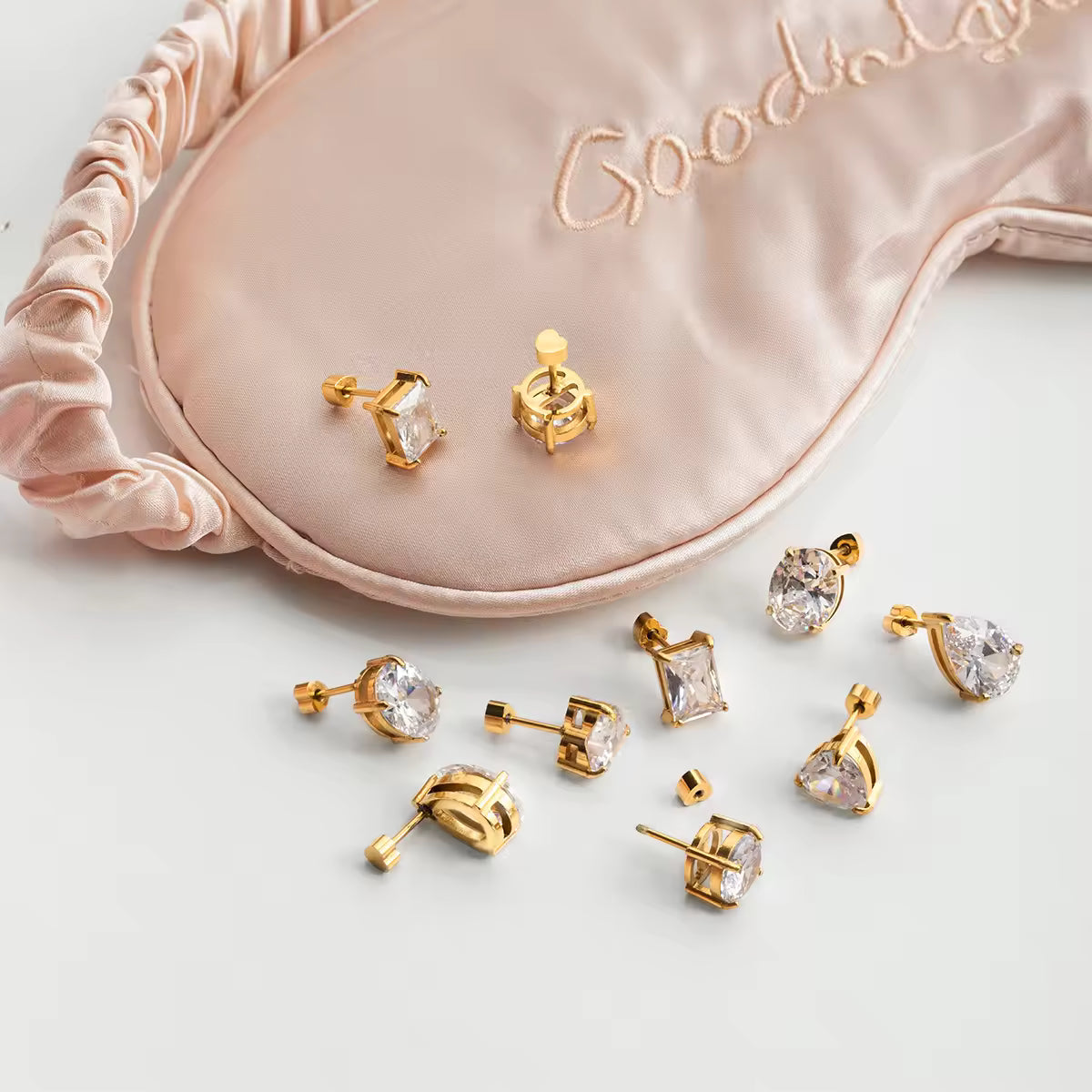 Tiffany Classic Studs (Gold)