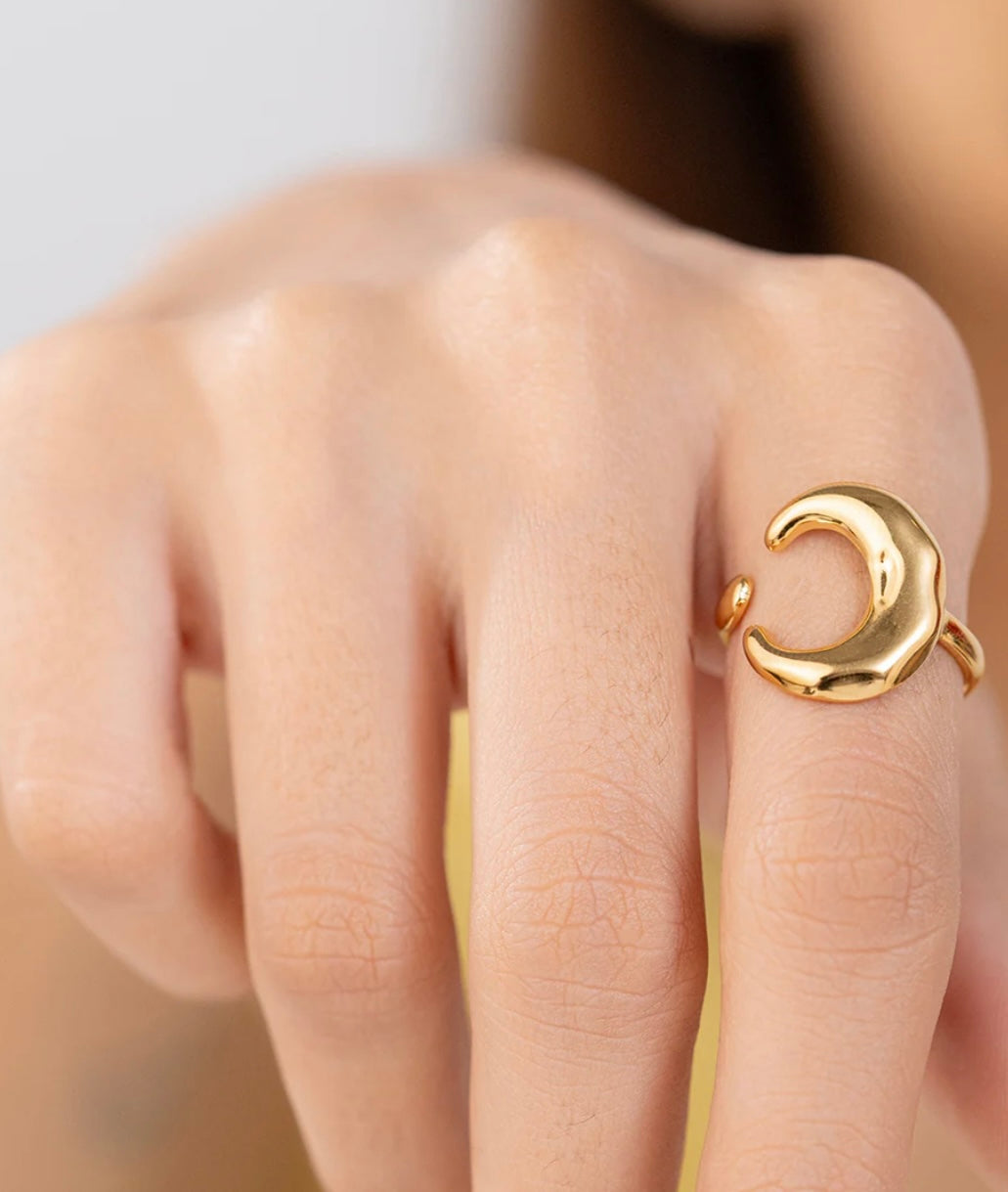 Lady Moon Ring