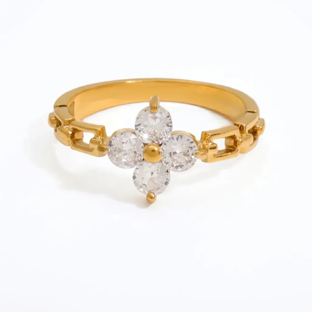 Lucie gold chain link band ring with a clover of clear stones