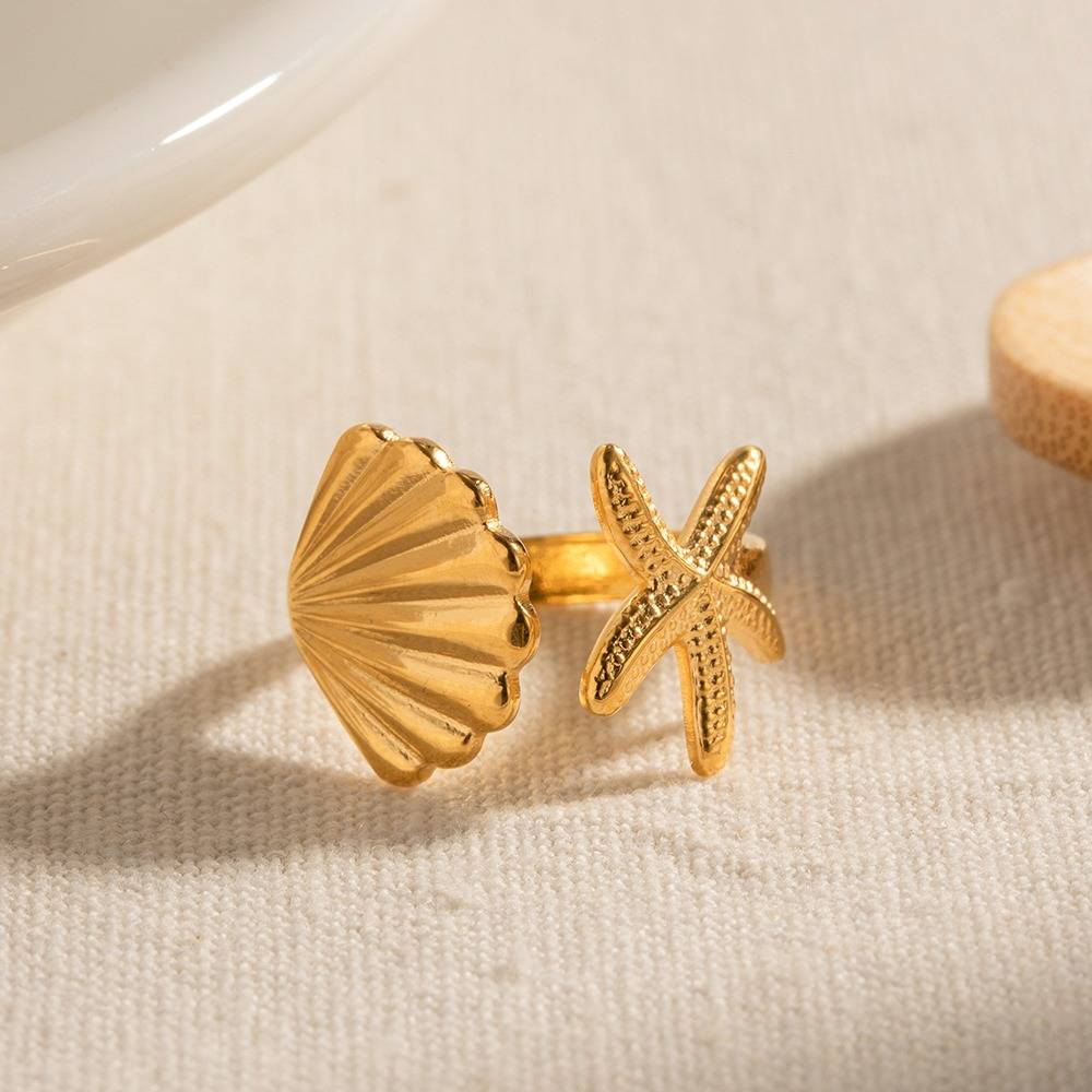 Ondine gold open ring with a starfish and a scallop shell, view 3