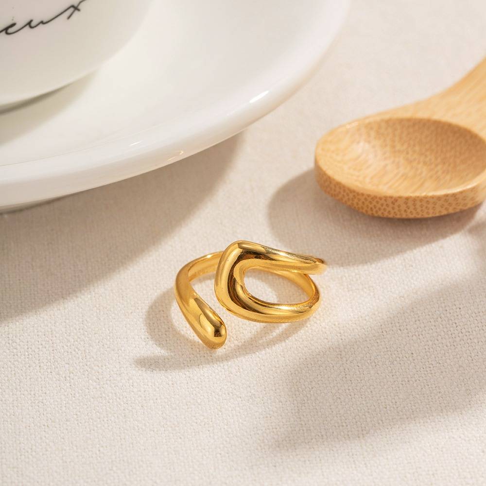 Greta sculpted gold looped knot ring