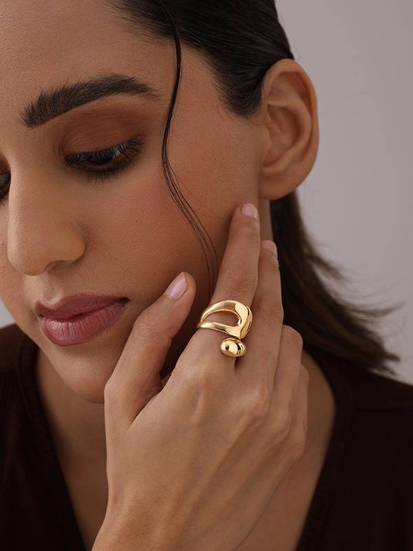 Georgia sculpted gold teardrop swirl ring